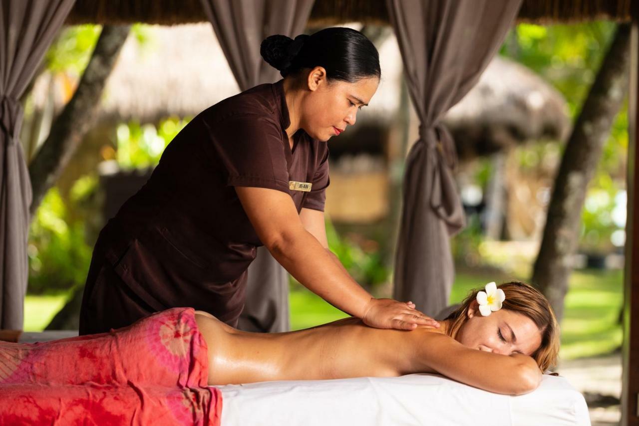 เซาท์ ปาล์ม รีสอร์ต Hotel ปางเลา ภายนอก รูปภาพ A massage therapist at work